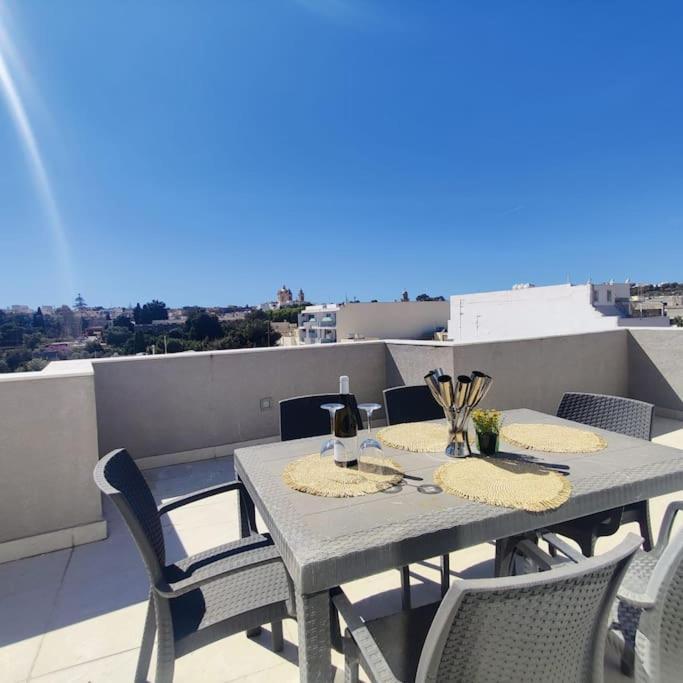 شقة Cozy Penthouse In Central Malta Balzan المظهر الخارجي الصورة